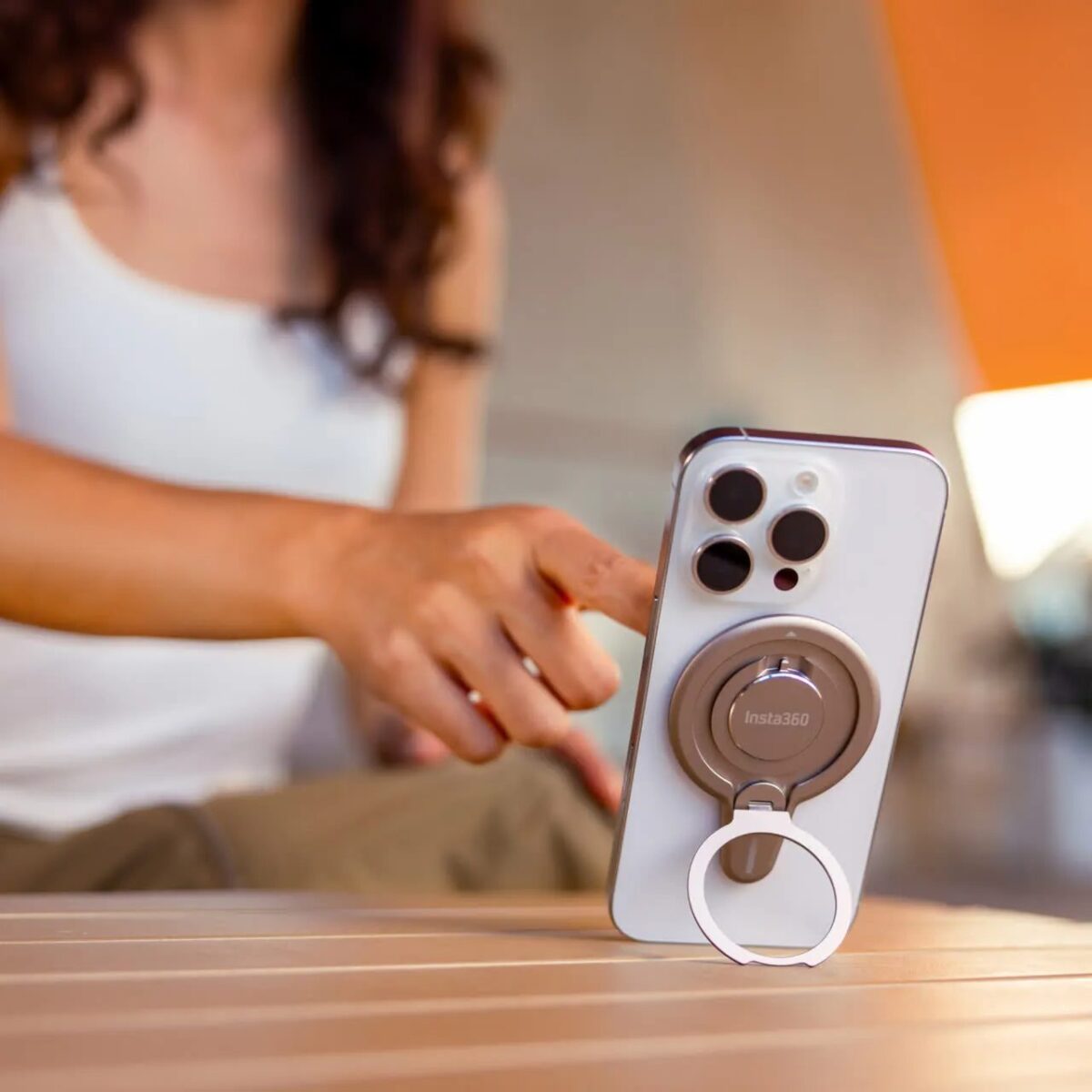 Insta360 Flow 2 Pro Creator Bundle (White) A.I. Powered Gimbal Stabilizer for Smartphone - Image 8